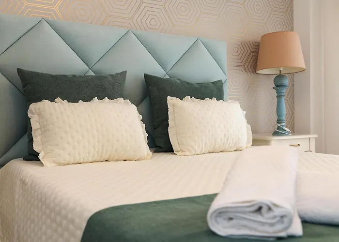 Moradia Chicharro בית הארחה נאזרה