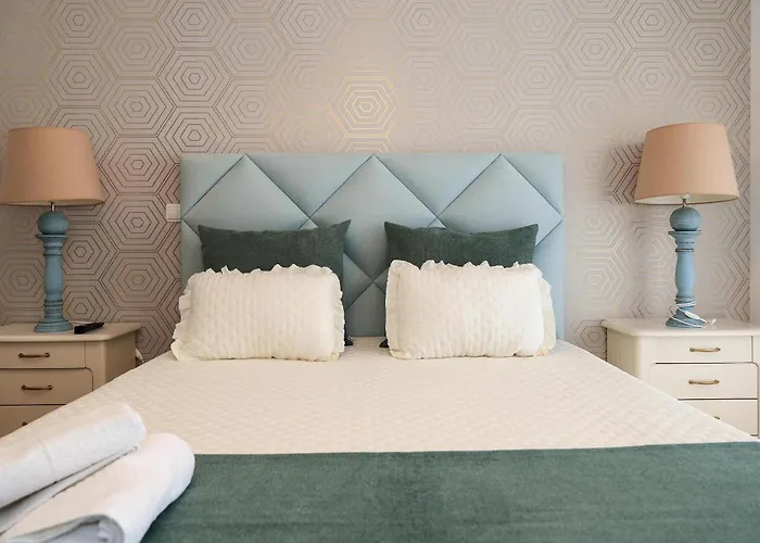 Moradia Chicharro בית הארחה נאזרה