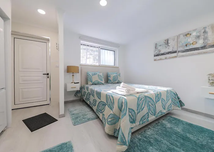 Moradia Chicharro בית הארחה *